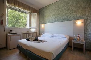 a bedroom with a large bed and a window at B&B Ortensia in Forte dei Marmi