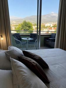 a bedroom with a bed and a view of a balcony at Edificio Las Marañuelas, Puerto La Cruz, Islas Canarias Tenerife in Puerto de la Cruz