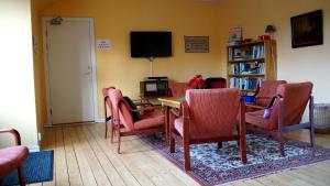TV a/nebo společenská místnost v ubytování Fegens Vandrarhem