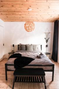 a bedroom with a large bed with a wooden ceiling at Pur Nature et Spa Owl's Head in Mansonville