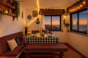 a living room with a table and a couch at Casa sol e mar in Colares