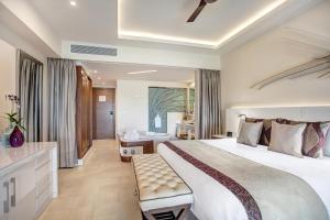 Postelja oz. postelje v sobi nastanitve Hideaway at Royalton Negril, An Autograph Collection All-Inclusive Resort - Adults Only