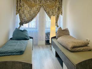 a living room with two couches and a window at Altstadt Loft - Im Herzen der Altstadt - TREVIET in Pirna