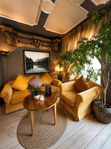 a living room with two couches and a table at Villa Orso Grigio in Ronzone
