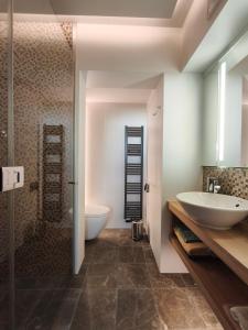 a bathroom with a tub and a sink and a shower at Am Flutgraben in Adorf