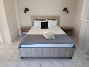 a bedroom with a bed with two towels on it at Toni´s Guesthouse in Kavos +14 photos