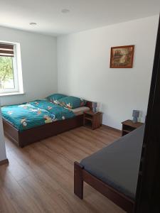 a bedroom with a bed and a window at Noclegi u Kozickich in Tomaszów Lubelski