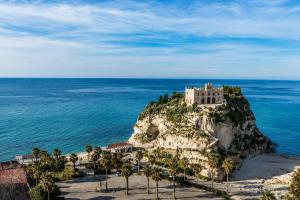 an island in the ocean with a castle on it at Via Gagliardi - Centro in Vibo Valentia