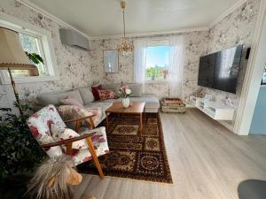 a living room with a couch and a tv at Fornes Bed & Breakfast in Fornes