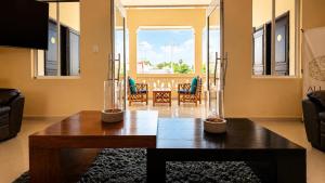 a living room with a table and chairs at Hotel Aljófar in Montemorelos