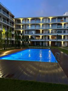 a large swimming pool in front of a building at Apart Premium Ku Morzu in Sianozety