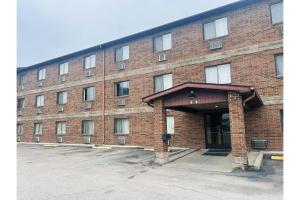 a brick building with a parking lot in front of it at Rockwood Inn Kennett I 55 Near Blytheville in Kennett