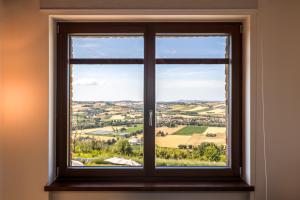 a window with a view of the countryside at Lucciole e Lavanda BeB in Macerata
