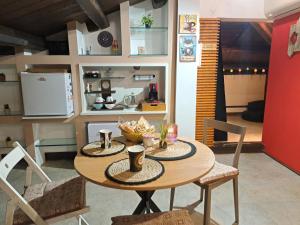 a kitchen with a wooden table with chairs and a kitchen with a kitchen at B&B22 Gammarana - Stazione Teramo in Teramo