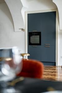 a room with a kitchen with a oven and a door at Main Square Apartments in Maribor