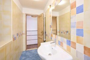 a bathroom with a sink and a bath tub at Casa Gina in Grožnjan +20 photos
