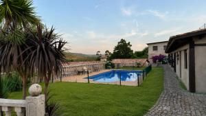 a house with a swimming pool in a yard at Finca San Román in Viascón