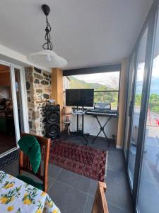 a living room with a table and a desk with a computer at Vila 4 Stinet in Pogradec