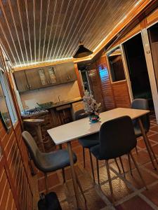a kitchen with a table and chairs in a room at Altos de Shalem casa canaan in Anolaima