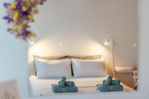 a bed with two stuffed animals on top of it at Kooreloo Airy Loft in Koroni +32 photos