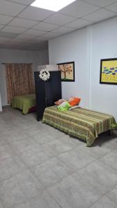a bedroom with two beds in a room at Punto de Encuentro in Presidencia Roque Sáenz Peña