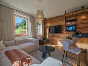 a living room with a couch and a tv at Premium XL in Hollersbach im Pinzgau