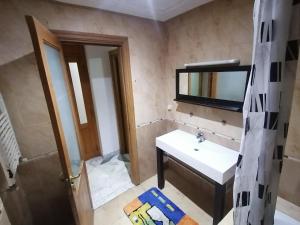 a bathroom with a sink and a mirror at Appartement S3 Haut Standing 141m2 Connecté avec Fibre - 7-10 min Aéroport in Burj at Turkī +51 photos