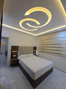 a bedroom with a bed and a circular ceiling at Plage & Confort in Fnidek