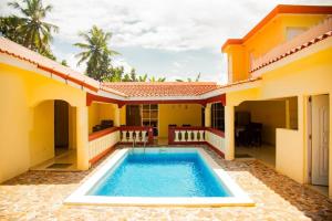 a swimming pool in the courtyard of a house at Boom Ranch in Palmarito