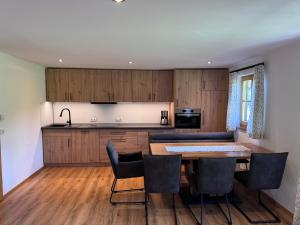 a kitchen and dining room with a table and chairs at Ferienwohnung Hoisenlehen in Marktschellenberg