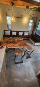 a living room with a wooden table and chairs at Villa colibrí in Piñas