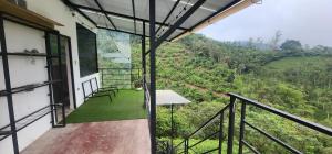 a balcony of a house with a view of the mountains at Villa colibrí in Piñas