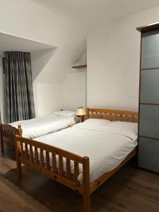 two twin beds in a bedroom with a window at Haven Home 3 bedrooms near Sunderland City Centre Downstairs Shower with Toilet and Upstairs Bath with Toilet TV in each room in Sunderland