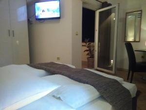 Postel nebo postele na pokoji v ubytování Guest house Garfild 2