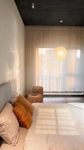 a bedroom with a large bed and a window at Casa de Holu Homestay in Ða Gia