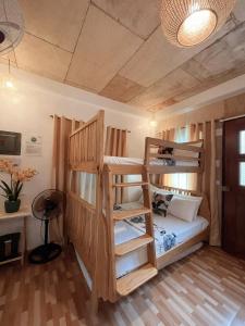 a room with two bunk beds and a ceiling at CABIN C at Bigang Munti Beach Resort in Bootin