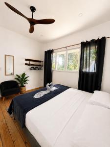 a bedroom with a bed and a ceiling fan at Spot on Drago in Bocas Town