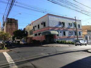 a building on the corner of a city street at Hotel center Ribeirão in Ribeirão Preto +13 photos