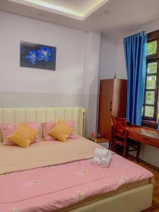 a bedroom with two beds and a piano at Motel Mỹ Vân in Can Tho