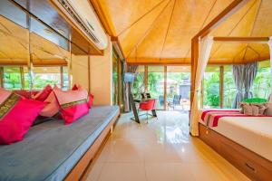 two beds in a room with windows at Pattaya Bungalow II, Totally Private Pool in Pattaya South
