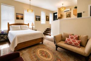 a bedroom with a bed and a couch at Rachael's Inner Harbor Boutique Inn in Baltimore