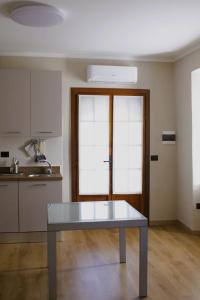 a kitchen with a table in front of a window at La Giara in Spoleto +5 photos