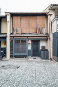 a building with a gate and a building at Spacious Kyoto Machiya - Goemon Bath - 4BR in Kyoto