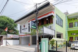 a building on the side of a street at Urbanview Hotel Delima 101 Syariah in Serang