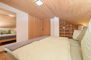 a small bedroom with a bed and a book shelf at GebirgsImker-Apartment in Egg
