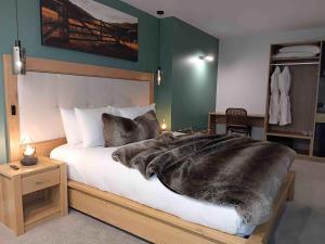 a bedroom with a large bed with a black blanket at Silverstone Lodge in National Park