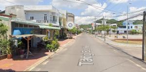 an empty street in a small town with buildings at Nhà Nghỉ Motel NGỌC KIM NGÂN in Quy Nhon