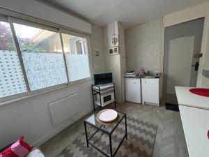 a small room with a laptop on a table at studio à deux pas du bassin in Arcachon