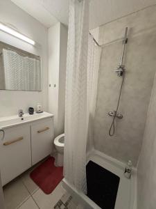 a bathroom with a shower with a toilet and a sink at studio à deux pas du bassin in Arcachon