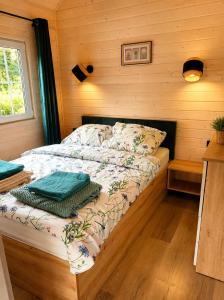 a bedroom with a bed in a log cabin at Osada Pana Kraba in Jarosławiec +50 photos